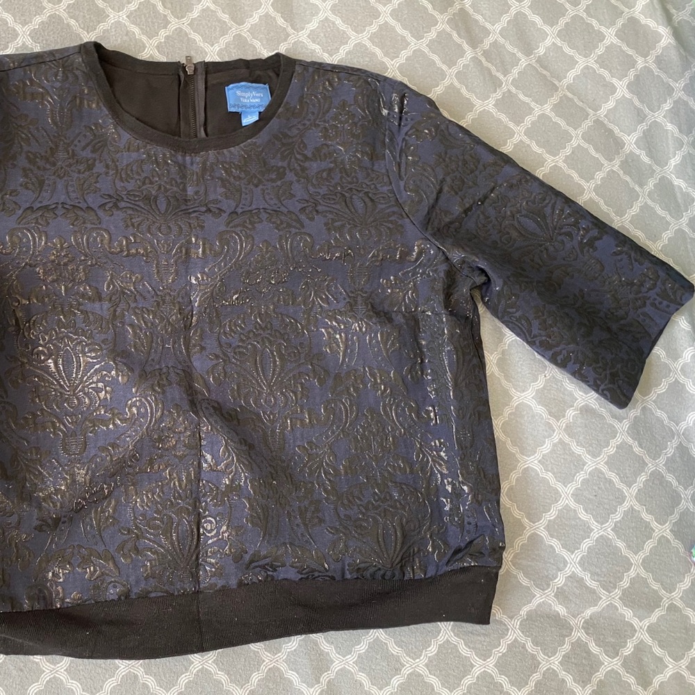 🌿 Vera Wang Sweater
